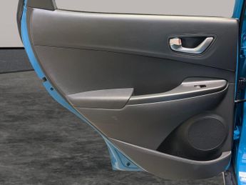 Hyundai Kona 39kWh SE Connect (10.5kW Charger) (136 ps) - LANE DEPARTURE  - B