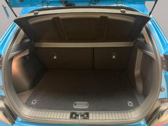 Hyundai Kona 39kWh SE Connect (10.5kW Charger) (136 ps) - LANE DEPARTURE  - B