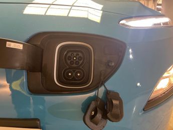 Hyundai Kona 39kWh SE Connect (10.5kW Charger) (136 ps) - LANE DEPARTURE  - B