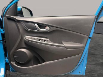 Hyundai Kona 39kWh SE Connect (10.5kW Charger) (136 ps) - LANE DEPARTURE  - B