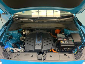 Hyundai Kona 39kWh SE Connect (10.5kW Charger) (136 ps) - LANE DEPARTURE  - B