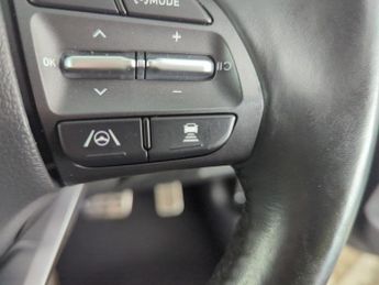 Hyundai Kona 39kWh Premium (10.5kW Charger) (136 ps) - KEYLESS ENTRY - LED - 