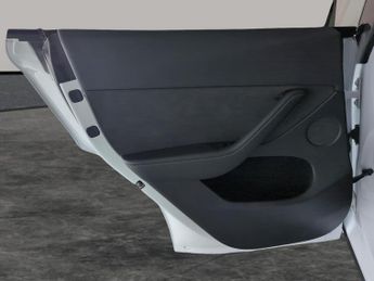 Tesla Model Y (Dual Motor) Long Range 4WDE (384 bhp) - REVERSE CAM - NAV - LEA