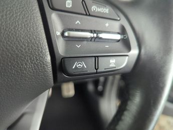 Hyundai Kona 39kWh Premium (10.5kW Charger) (136 ps) - KEYLESS ENTRY - LED - 