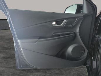 Hyundai Kona 39kWh Premium (10.5kW Charger) (136 ps) - KEYLESS ENTRY - LED - 