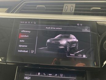 Audi e-tron 55 Sport quattro 95kWh (11kW Charger) (408 ps) - REVERSE CAM
