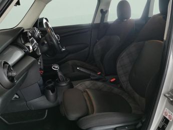 Mini Hatch 1.5 Cooper Steptronic (136 ps) - SPORT LEATHER STEERING WHEEL