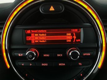 Mini Hatch 1.5 Cooper Steptronic (136 ps) - SPORT LEATHER STEERING WHEEL