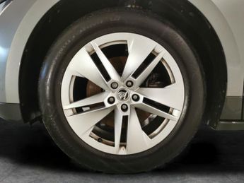 Skoda Enyaq 62kWh 60 (DC120kW) (179 ps) - WIFI - BLUETOOTH - CRUISE