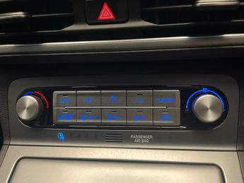 Hyundai Kona 39kWh SE Connect (10.5kW Charger) (136 ps) - LANE DEPARTURE  - B