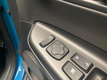 Hyundai Kona 39kWh SE Connect (10.5kW Charger) (136 ps) - LANE DEPARTURE  - B