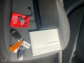 Hyundai Kona 39kWh SE Connect (10.5kW Charger) (136 ps) - LANE DEPARTURE  - B