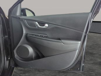 Hyundai Kona 39kWh Premium (10.5kW Charger) (136 ps) - KEYLESS ENTRY - LED - 