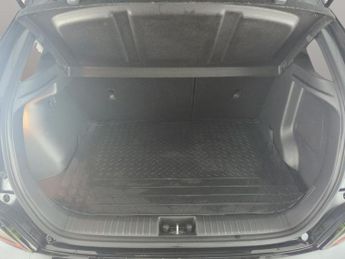 Hyundai Kona 39kWh Premium (10.5kW Charger) (136 ps) - KEYLESS ENTRY - LED - 