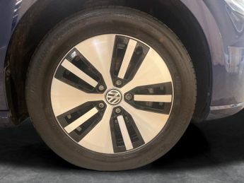 Volkswagen E-golf 35.8kWh e-Golf (136 ps) - CLIMATE CONTROL - DAB - USB AUDIO