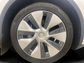 Tesla Model Y SUV RWD (346 ps) - HEATED STEERING - BLIND SPOT ASSIST - WIFI