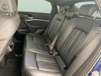 Audi e-tron 55 S line Sportback quattro 95kWh (11kW Charger) (408 ps) - ADJU