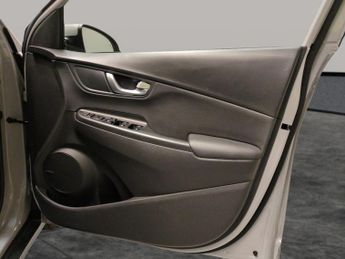 Hyundai Kona 64kWh Ultimate (10.5kW Charger) (204 ps) - LED - REVERSE CAM - N