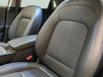 Hyundai Kona 64kWh Ultimate (10.5kW Charger) (204 ps) - LED - REVERSE CAM - N