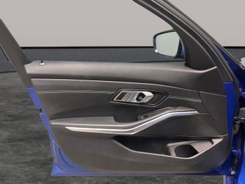 BMW 3 Series 2.0 330e 12kWh M Sport Plug-in xDrive (292 ps) - HEATED SEATS