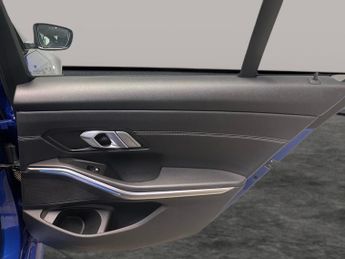 BMW 3 Series 2.0 330e 12kWh M Sport Plug-in xDrive (292 ps) - HEATED SEATS