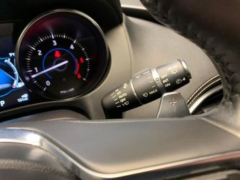 Jaguar F-PACE 2.0 D180 R-Sport AWD (180 ps) - WIFI - XENONS - BLUETOOTH