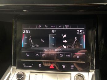 Audi e-tron 55 S line Sportback quattro 95kWh (11kW Charger) (408 ps) - ADJU