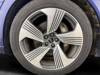 Audi e-tron 55 S line Sportback quattro 95kWh (11kW Charger) (408 ps) - ADJU