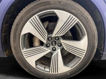Audi e-tron 55 S line Sportback quattro 95kWh (11kW Charger) (408 ps) - ADJU