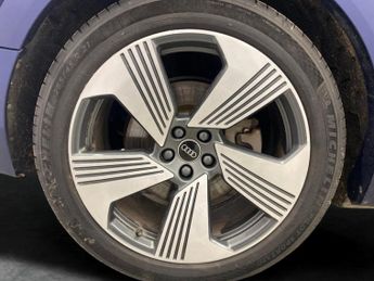 Audi e-tron 55 S line Sportback quattro 95kWh (11kW Charger) (408 ps) - ADJU