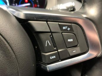 Jaguar F-PACE 2.0 D180 R-Sport AWD (180 ps) - WIFI - XENONS - BLUETOOTH