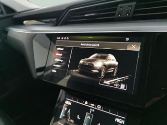 Audi e-tron 50 Technik quattro 71.2kWh (313 ps) - KEYLESS ENTRY - LED - REVE