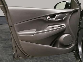 Hyundai Kona 64kWh Premium (10.5kW Charger) (204 ps) - HEATED SEATS - HEATED 