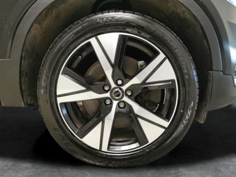 Volvo XC40 1.5h T5 Twin Engine Recharge 10.7kWh R-Design Plug-in (262 ps) -