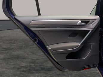 Volkswagen E-golf 35.8kWh e-Golf (136 ps) - USB AUDIO - SPLIT FOLDING REAR SEATS -