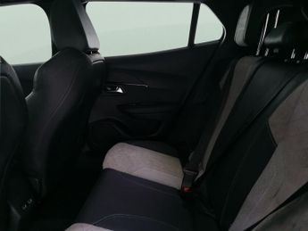 Peugeot E-2008 50kWh GT Premium (136 ps) - KEYLESS ENTRY - LED - REVERSE CAM