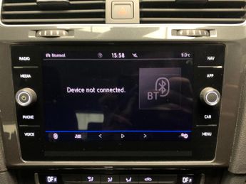 Volkswagen E-golf 35.8kWh e-Golf (136 ps) - USB AUDIO - SPLIT FOLDING REAR SEATS -