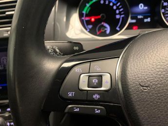 Volkswagen E-golf 35.8kWh e-Golf (136 ps) - USB AUDIO - SPLIT FOLDING REAR SEATS -