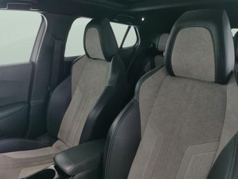 Peugeot E-2008 50kWh GT Premium (136 ps) - KEYLESS ENTRY - LED - REVERSE CAM