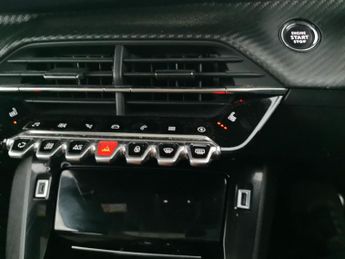 Peugeot E-2008 50kWh GT Premium (136 ps) - KEYLESS ENTRY - LED - REVERSE CAM