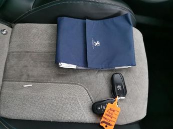 Peugeot E-2008 50kWh GT Premium (136 ps) - KEYLESS ENTRY - LED - REVERSE CAM