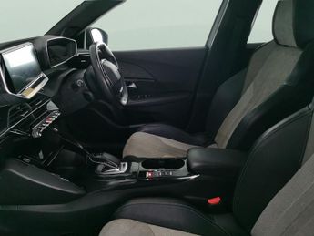 Peugeot E-2008 50kWh GT Premium (136 ps) - KEYLESS ENTRY - LED - REVERSE CAM