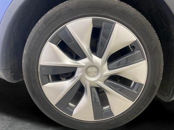 Tesla Model Y (Dual Motor) Long Range 4WDE (384 bhp) - HEATED STEERING