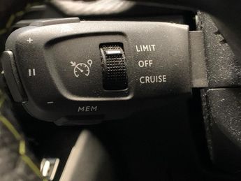 Peugeot E-2008 50kWh GT Premium (136 ps) - REVERSE CAM - ALCANTARA - NAV