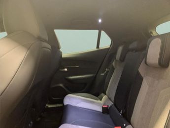 Peugeot E-2008 50kWh GT Premium (136 ps) - REVERSE CAM - ALCANTARA - NAV