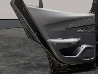 Peugeot E-2008 50kWh GT Premium (136 ps) - REVERSE CAM - ALCANTARA - NAV