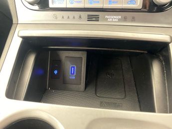 Hyundai Kona 64kWh Premium (7kW Charger) (204 ps) - BLIND SPOT ASSIST - LANE 