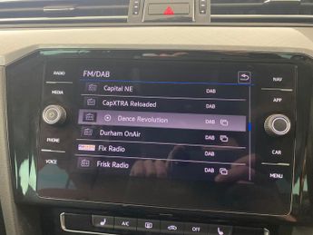 Volkswagen Passat 1.5 TSI EVO SEL DSG (150 ps) - PADDLE SHIFT - PARK SENSORS - AIR