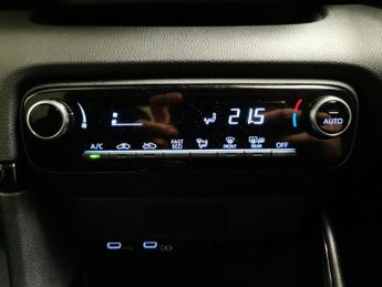 Toyota Yaris 1.5 VVT-h Design E-CVT (116 ps) - BLUETOOTH - AIR CON - DAB