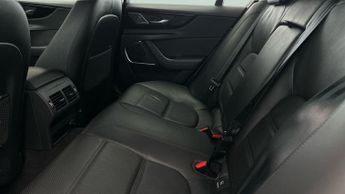 Jaguar XE 2.0 P250i SE (250 ps) - BLUETOOTH - SPEED LIMIT RECOG - KEYLESS 